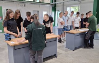 Nachwuchsförderung und Berufsorientierung bei EFE Entwicklung und Fertigung Eßbach