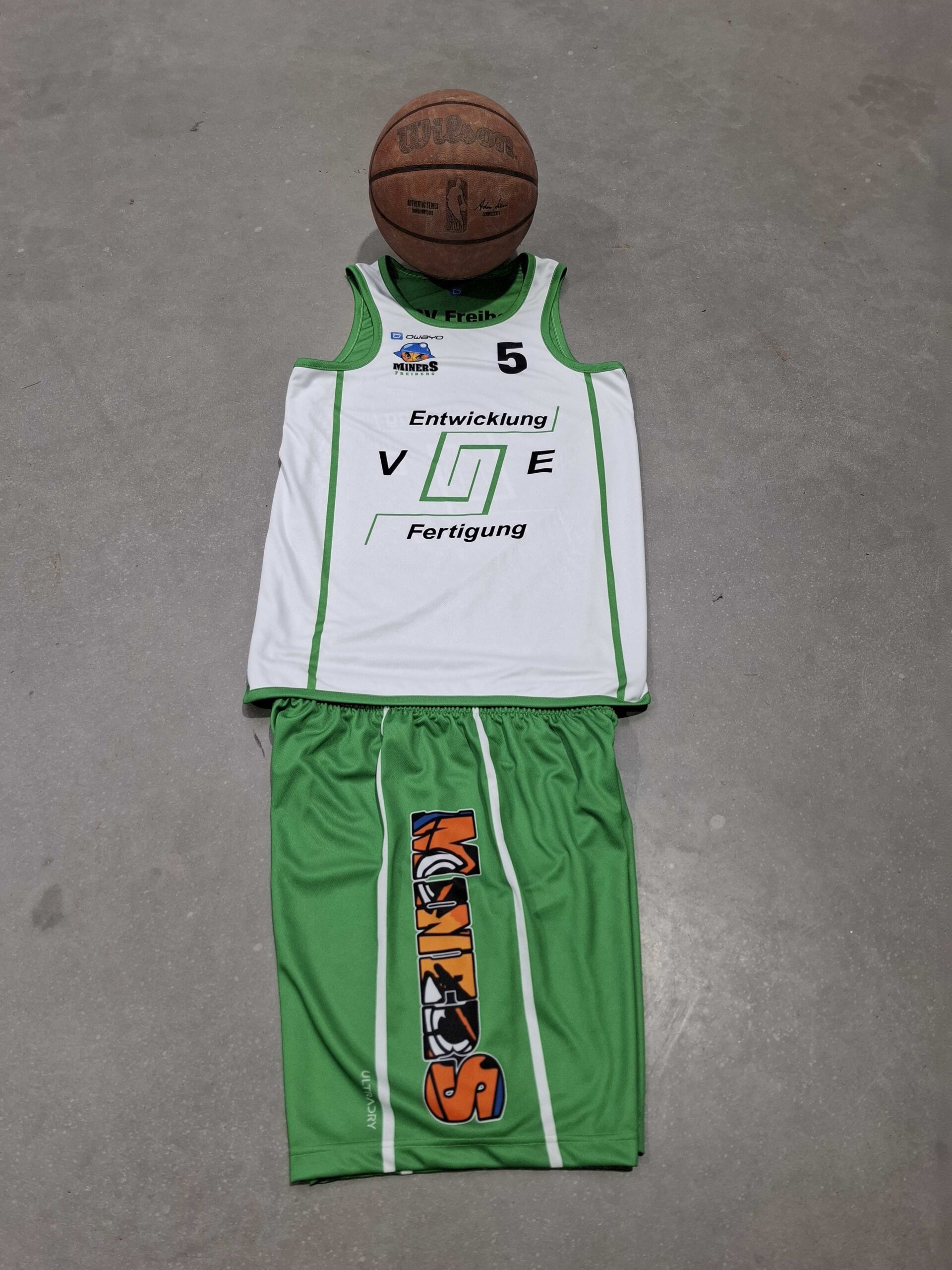 20251023_111936 EFE Entwicklung und Fertigung Eßbach sponsert den ATSV Freiberg, Abteilung Basketball